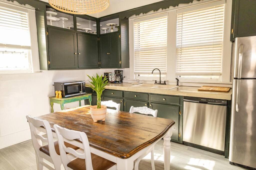 J Birds' Bungalow In The Heart Of Midtown Memphis Exteriér fotografie